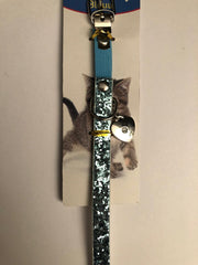 kattenhalsband blauw glitter / kattenbandje met zilver kleurig hartje 35 cm lang / kan worden ingekort