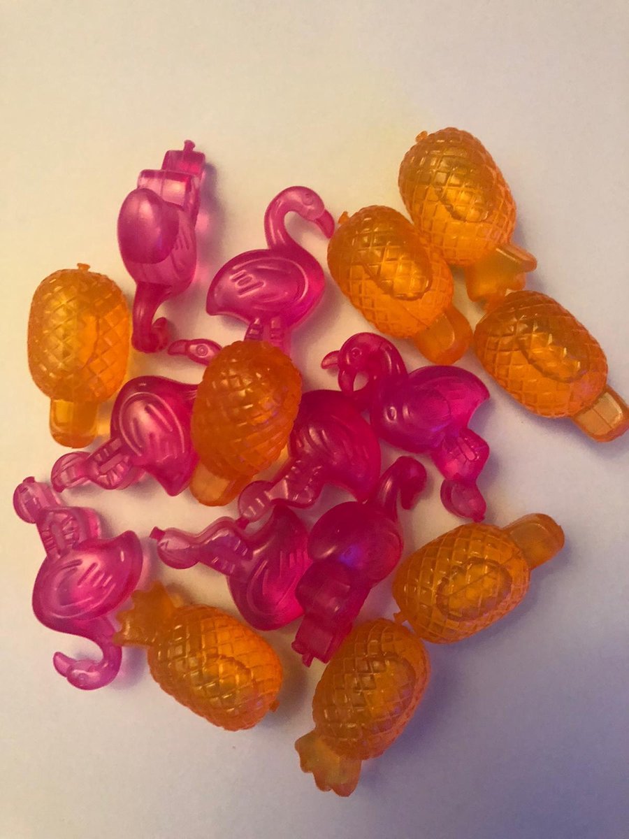 Herbruikbare ijsblokjes 16 stuks flamingo roze en ananas oranje - Duurzaam - Milieuvriendelijk - Stevig kunststof - Gekleurd