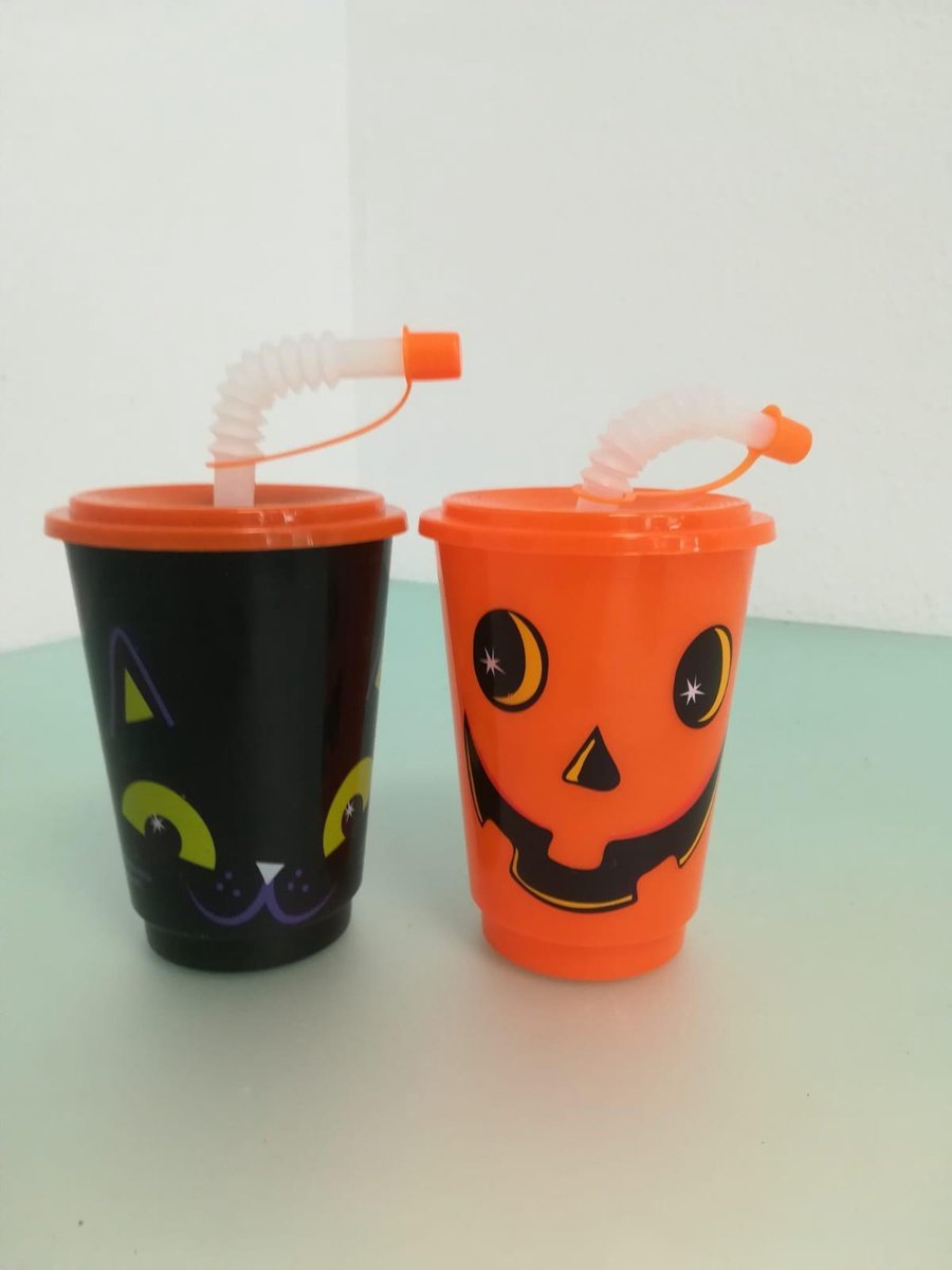 2 leuke diverse Halloween drinkbekers