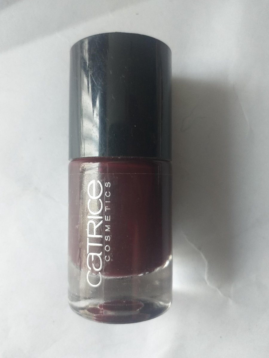 Catrice ultimate nail lacquer #93 red night mystery