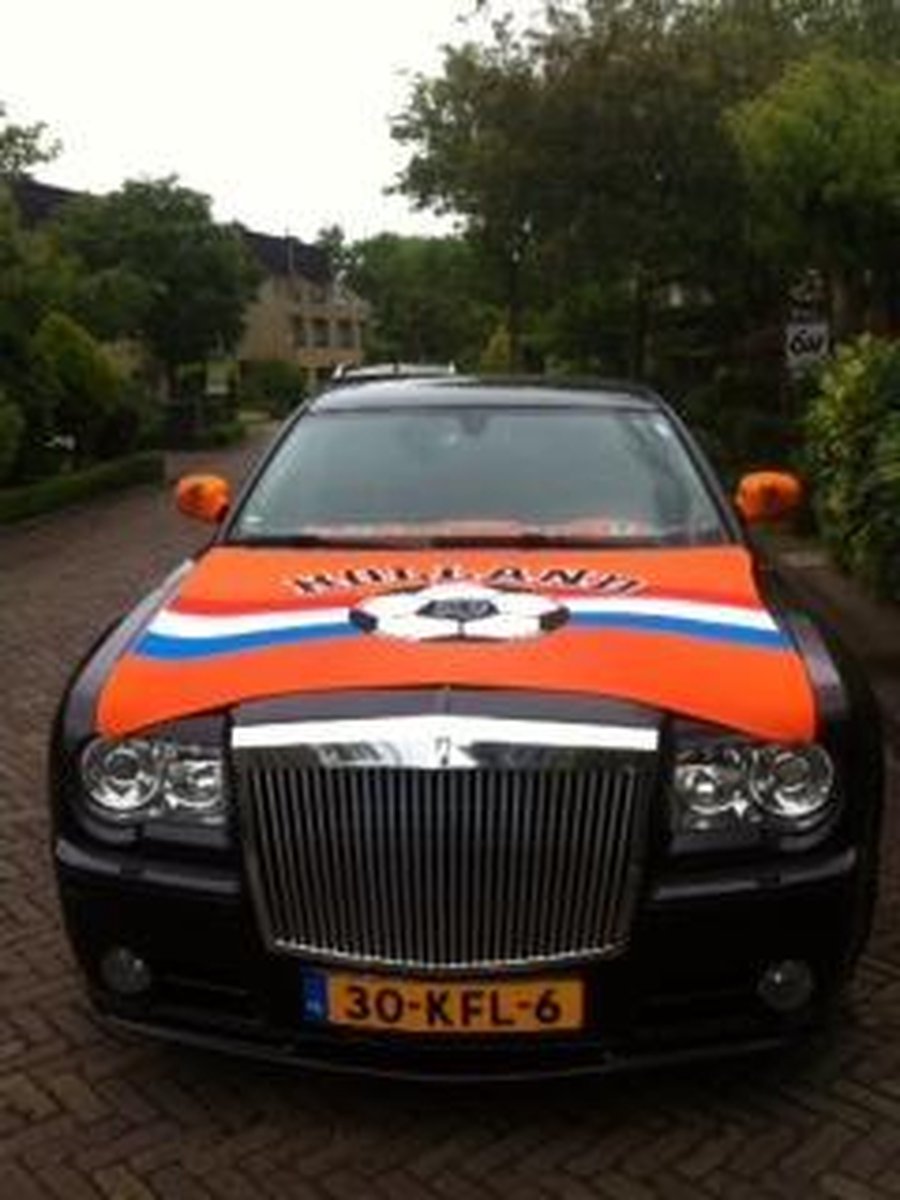 Oranje motorkap hoes met voetbal