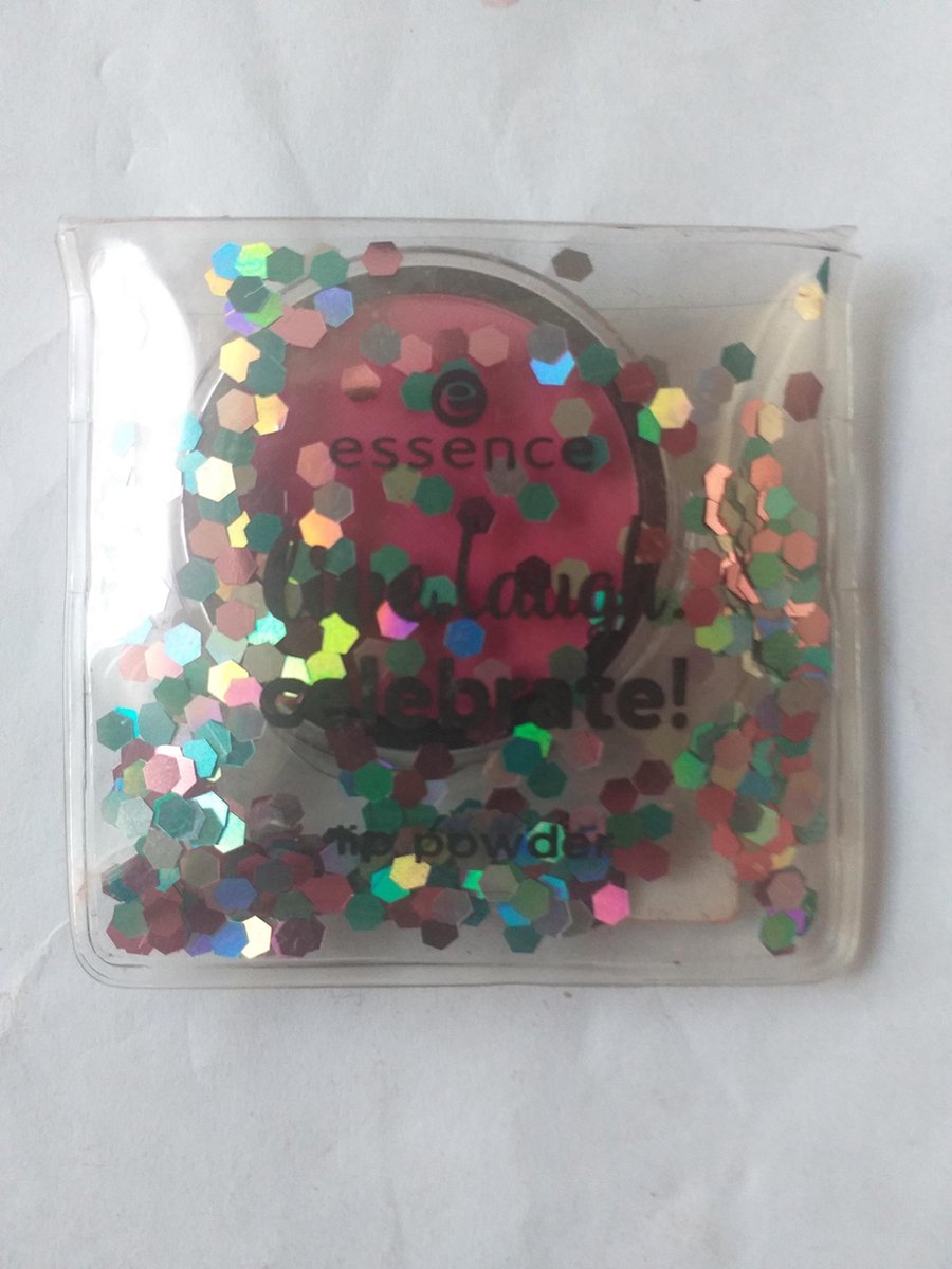 essence live.laugh.celebrate! lip powder 02 everybody dance now! 1.7g