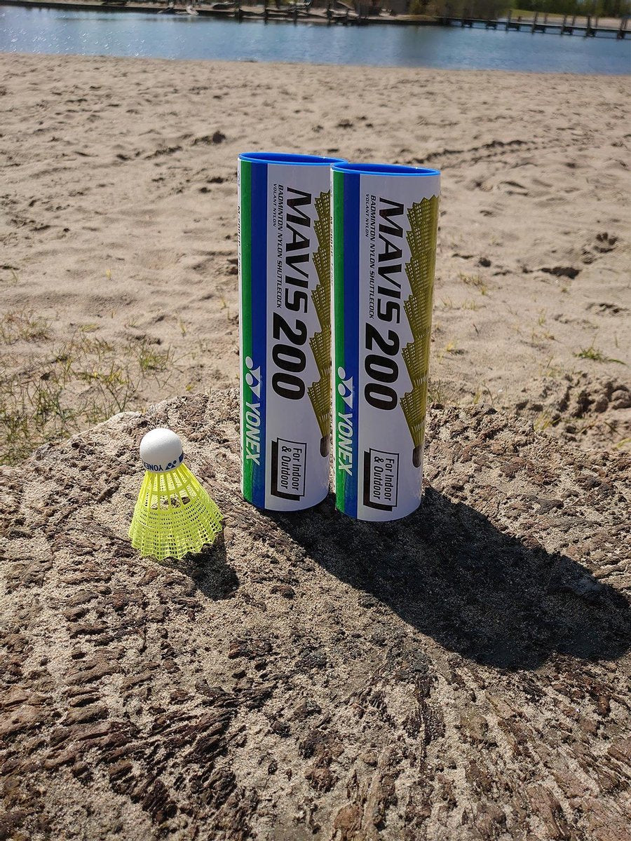 Yonex Mavis 200 outdoor badmintonshuttle | 2 kokers