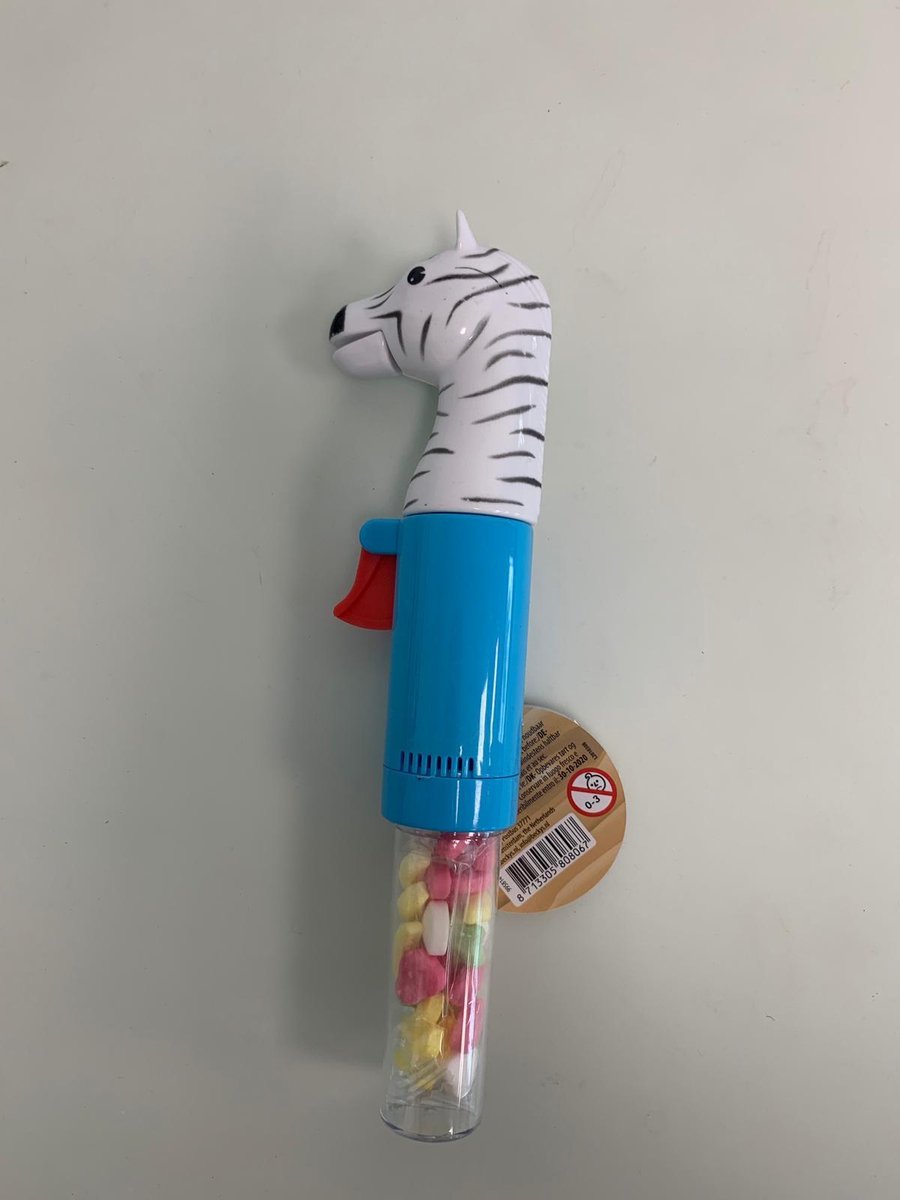 Toy & candy / zoo animals / dierenspeeltje met snoep erin. 5 sets verschillende dieren