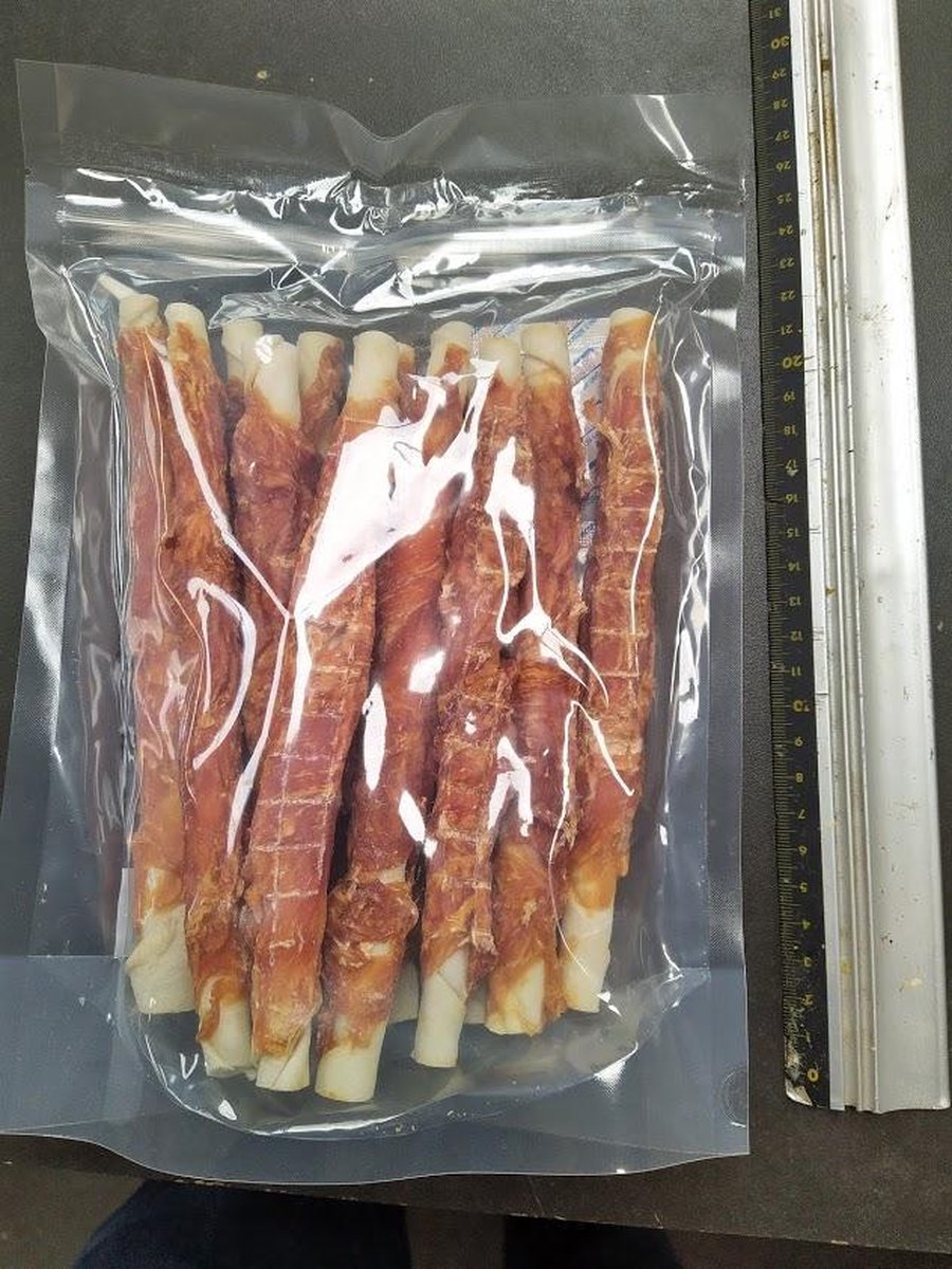 Rawhide sticks staafjes staaf runderhuid met kipfilet 20cm 500gr van de snackmeester