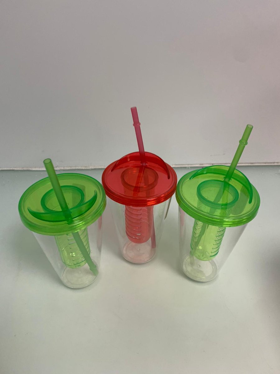 3 drinkbekers - 2 groen 1 rode