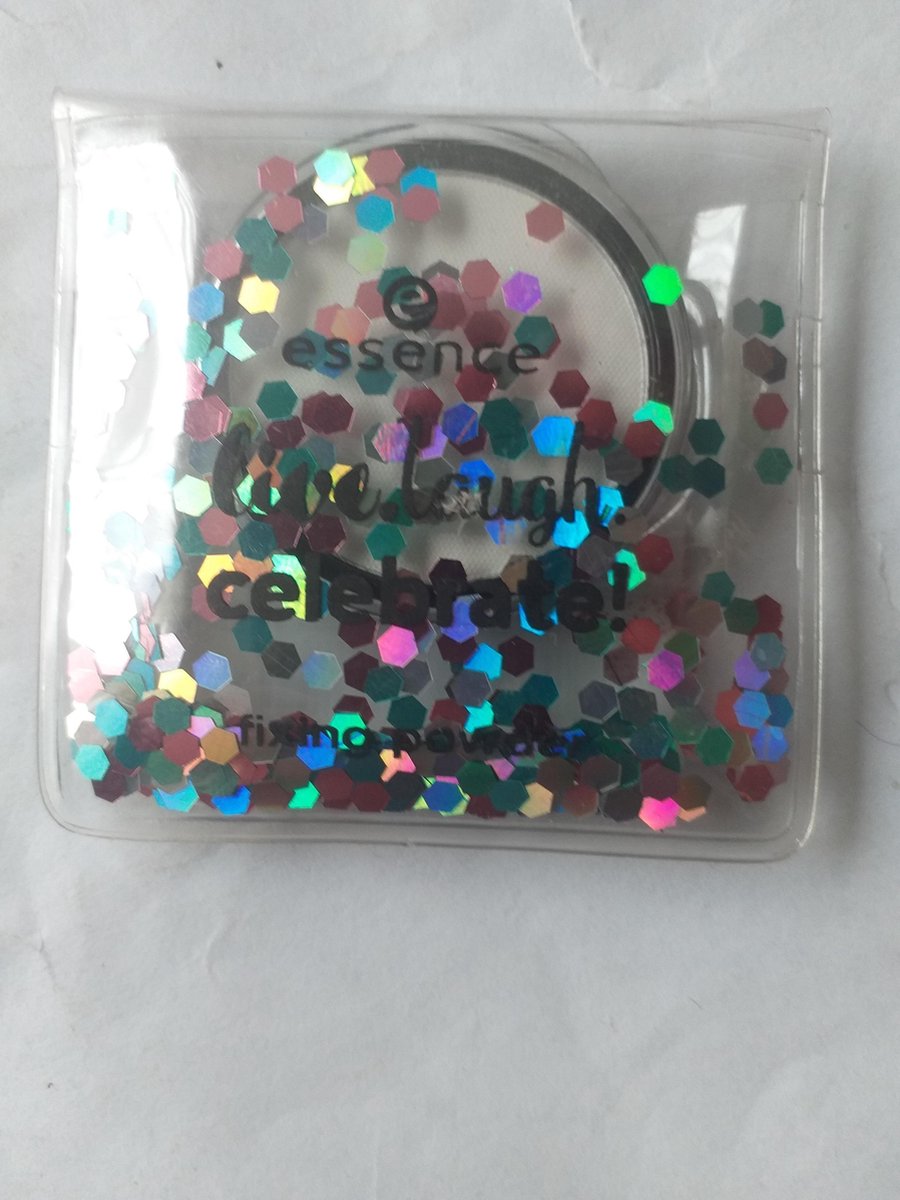 essence live.laugh.celebrate! fixing powder 01 party proof 1.7g