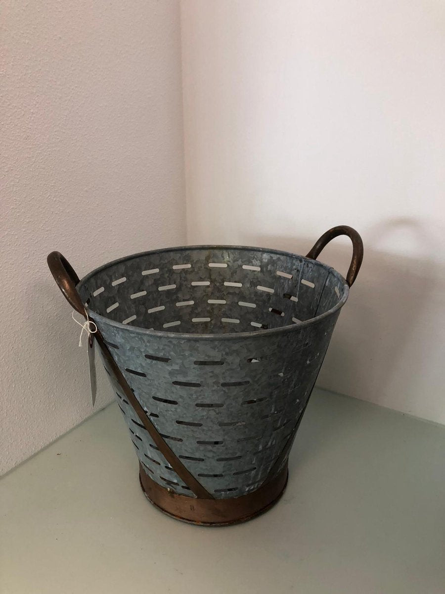Mooie metalen vintage emmer.