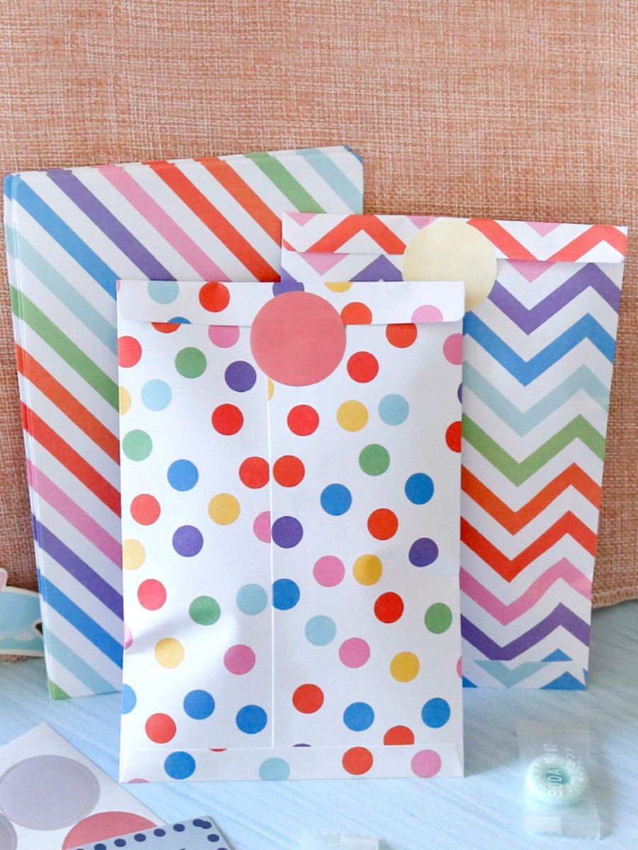 24 stuks geschenkzakjes multicolor 16x11 cm + 24 stickers