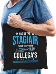 Trotse stagiair van de leukste collegas katoenen afscheidcadeau tas voor heren - zwart - verjaardag - afscheid kado tas voor een stagiair