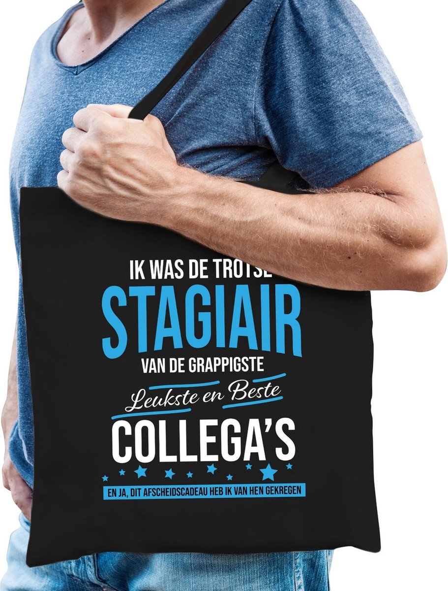 Trotse stagiair van de leukste collegas katoenen afscheidcadeau tas voor heren - zwart - verjaardag - afscheid kado tas voor een stagiair