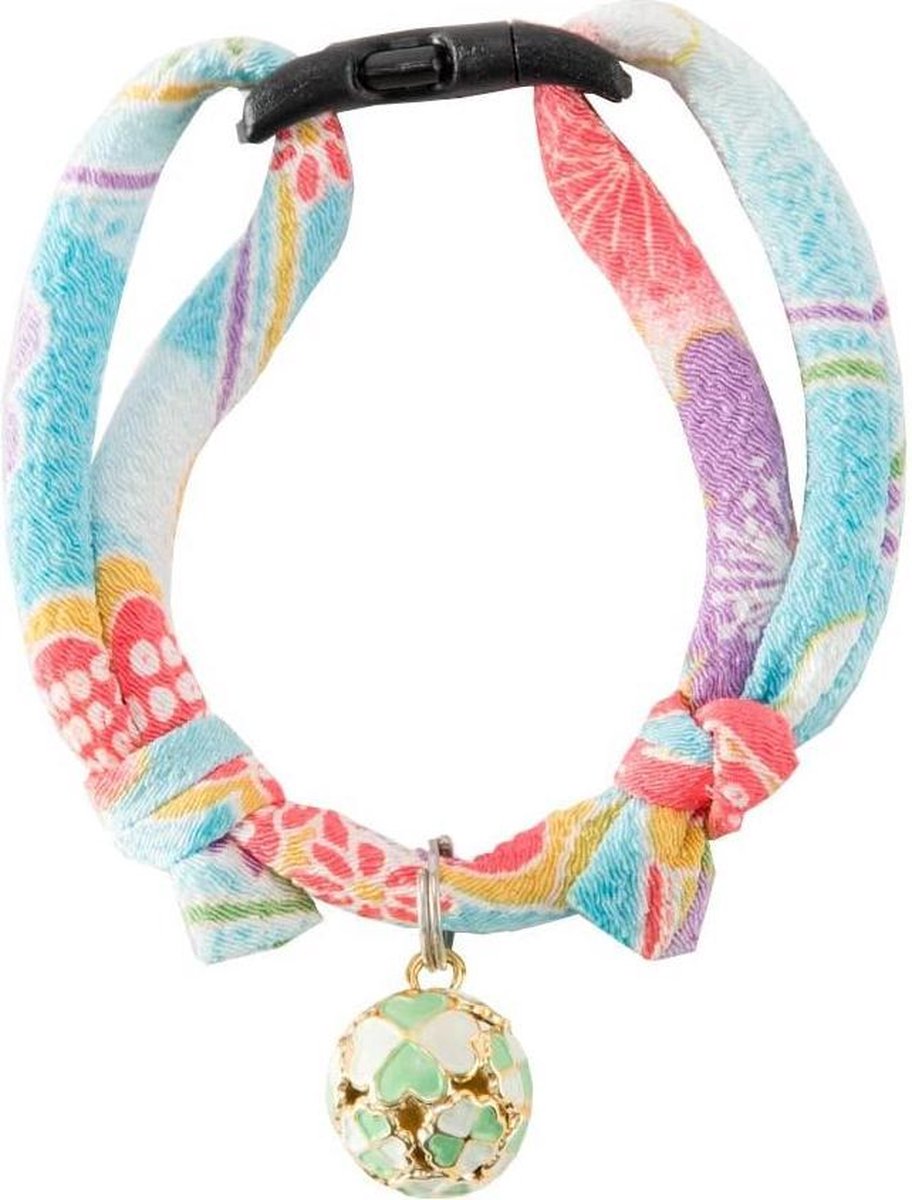 NECOICHI Japanse chirimen stof kattenhalsband met klavervormige hanger baby blauw