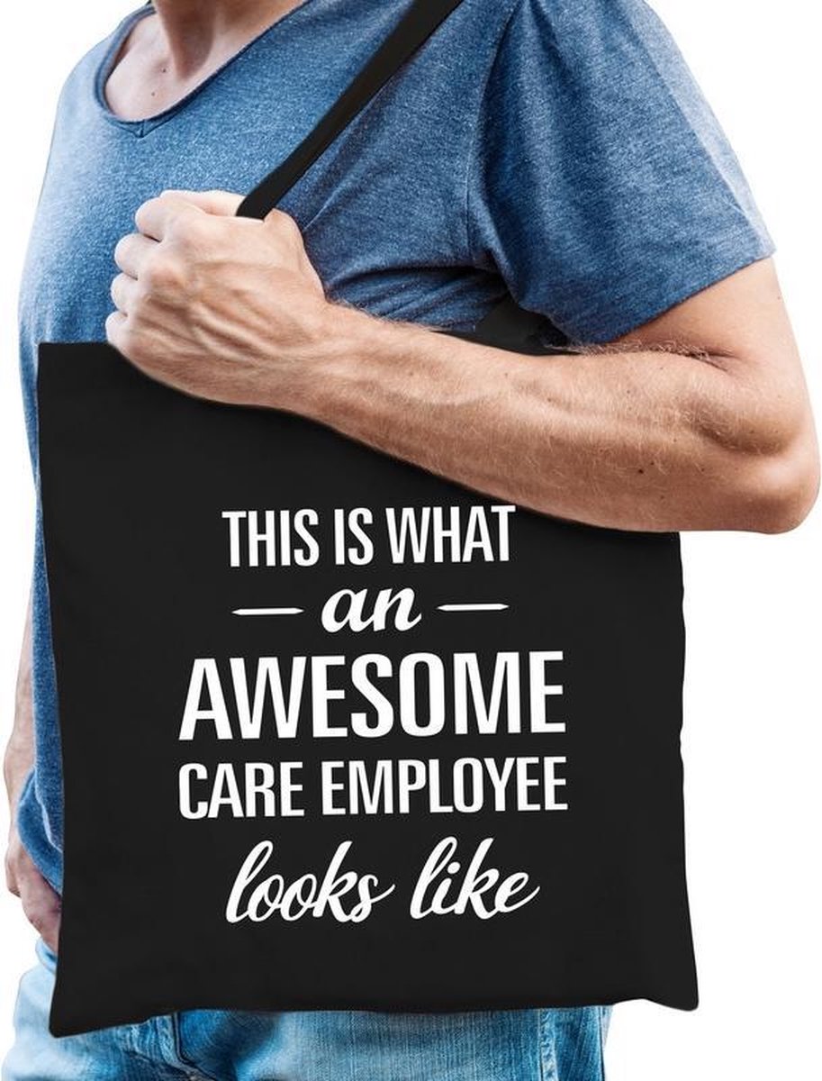 Awesome care employee / zorgpersoneel cadeau katoenen tas zwart voor heren - zorgpersoneel kado /  tasje / shopper