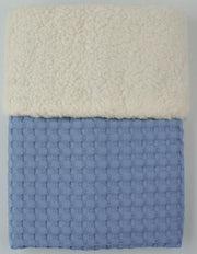 RiFresh - baby dekentje wandelwagen - blauw wafelstof met zachte teddy stof
