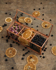 Giftbox Small (mix 2) 3 botanicals voor Gin & Tonic in mooie glazen kist. Perfect geschenk voor elke Gin-liefhebber.