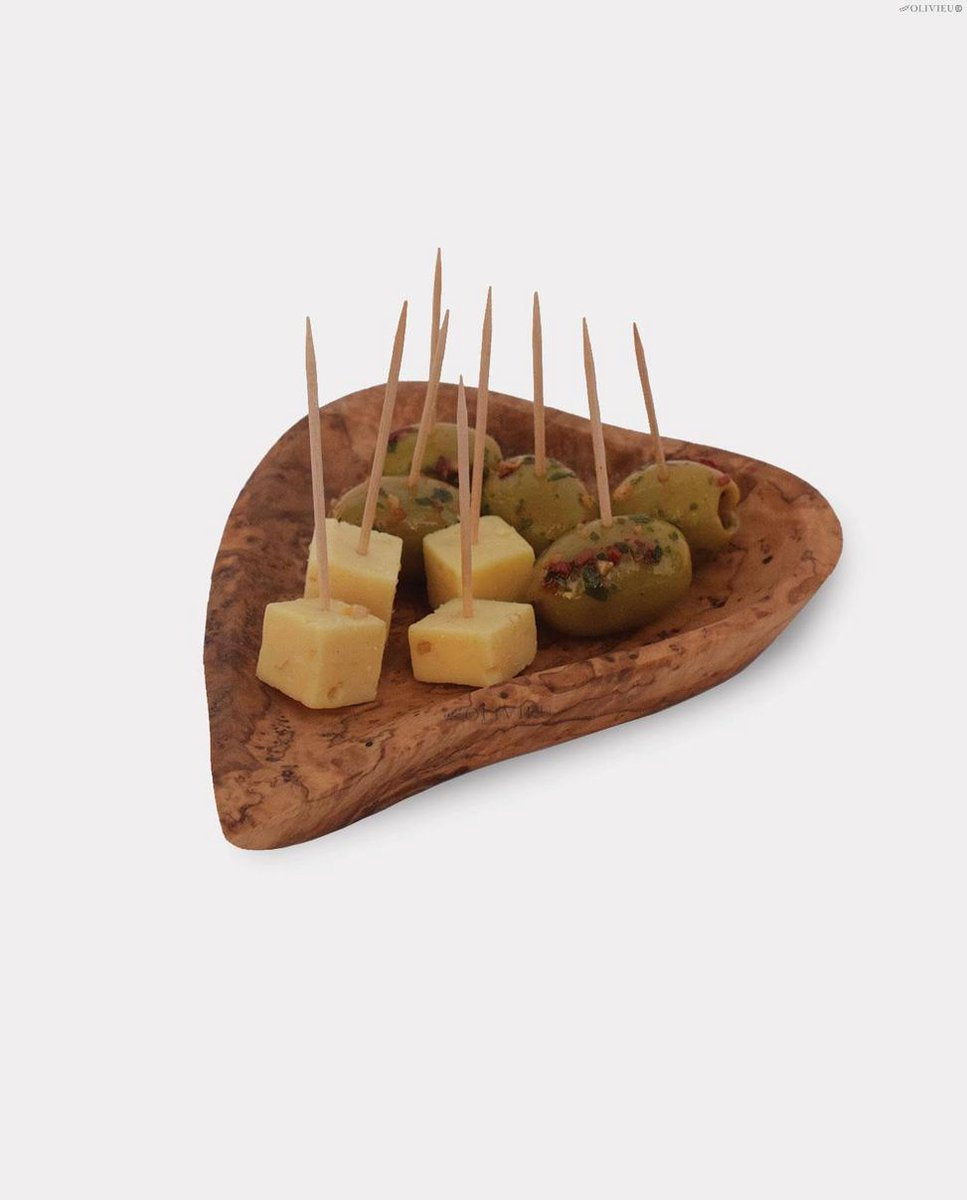 Olivieu ~ Cardieu ~ 17 cm ~ Olijfhouten / Houten Schaaltje Hartvormig ~   Duurzame Schaal ~ Snacks ~ Fruit - Uniek Cadeau
