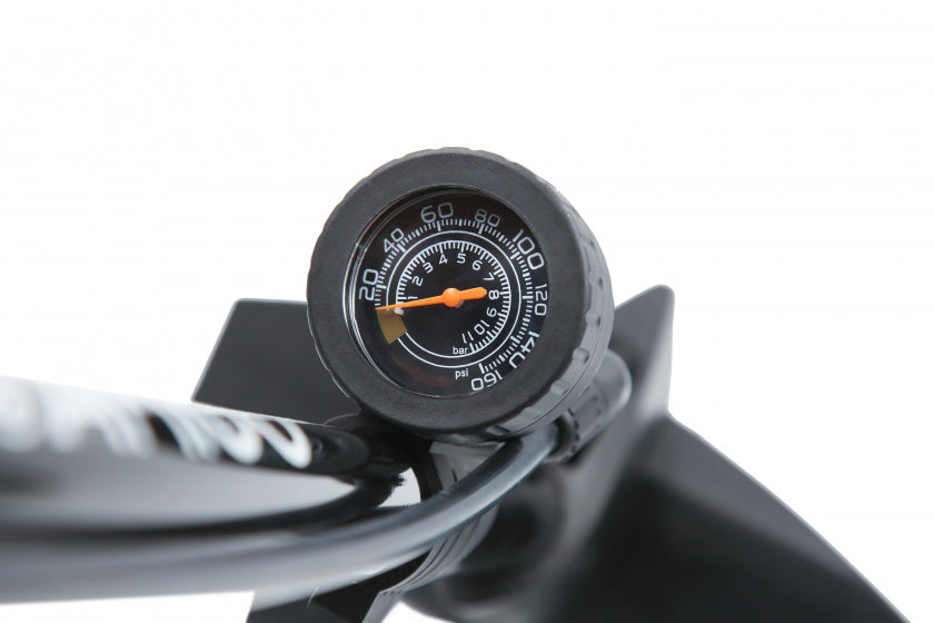 vloerpomp M2 met drukmeter 62 cm 11 Bar staal zwart
