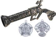 ratelgeweer piraat met 2 badges brons 29 cm