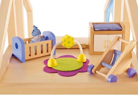 Houten poppenhuis babykamer