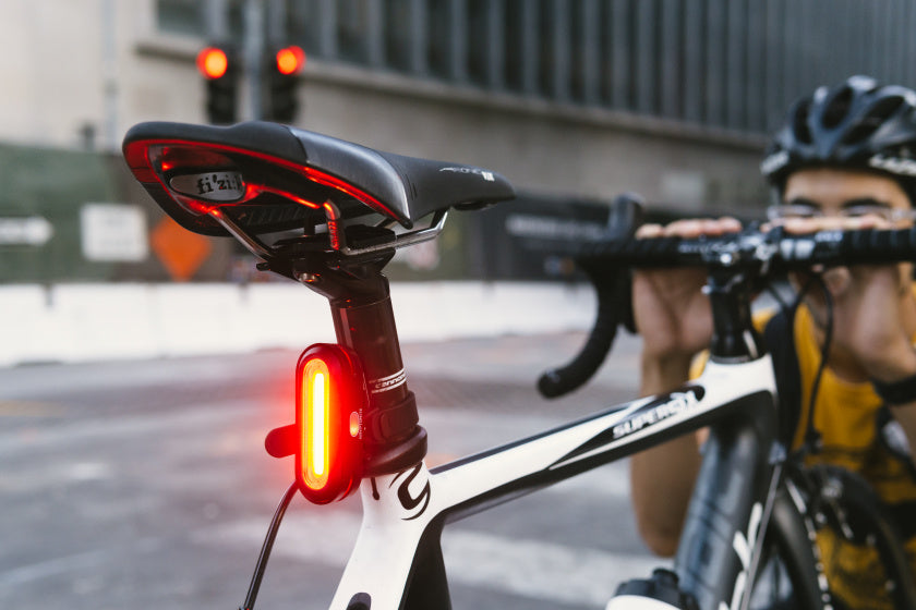 achterlicht Avenue R-50 COB led USB zwart/rood