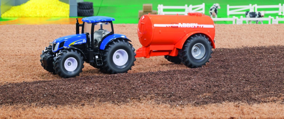 New Holland T7070 tractor met Abbey giertank blauw (1945)